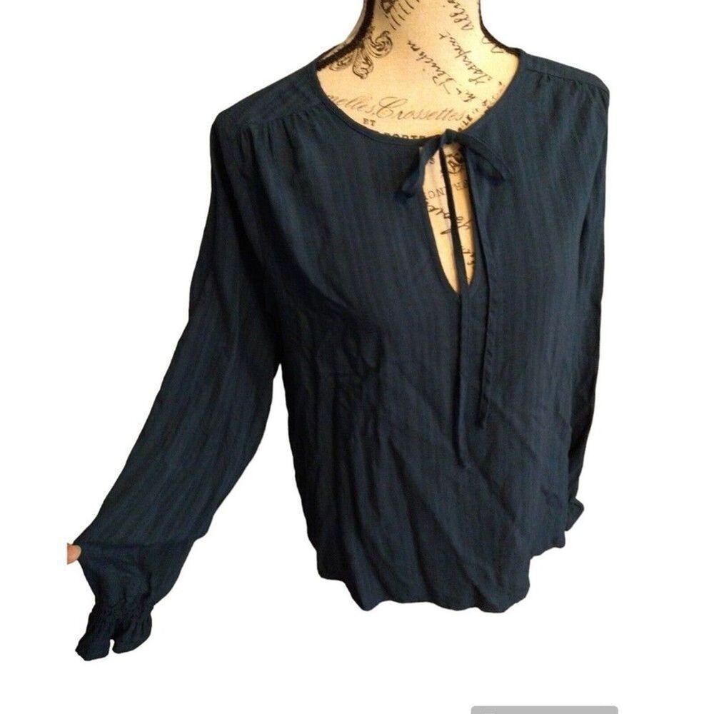 Knox Rose boho NWT ruffled bottom sleeve tie front small blue top